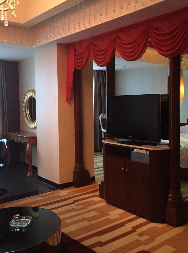 Huangma Holiday Hotel Хайкоу Экстерьер фото