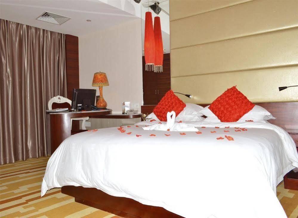Huangma Holiday Hotel Хайкоу Экстерьер фото
